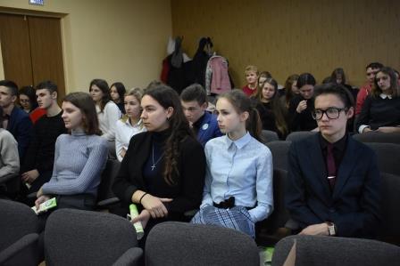 Future school graduates in Pochep met the director of the branch “Pochep” of FSUE Moscow Endocrine Plant of the Ministry of Industry and Trade of Russia, D.A. Matrosov