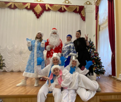 Чтобы праздник пришел к каждому ребенку - коллектив Московского эндокринного завода организовал праздник для детей Почепского района Брянской области